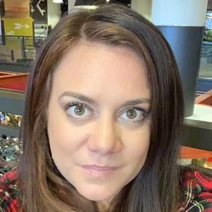 Meet your Posher, Elaine